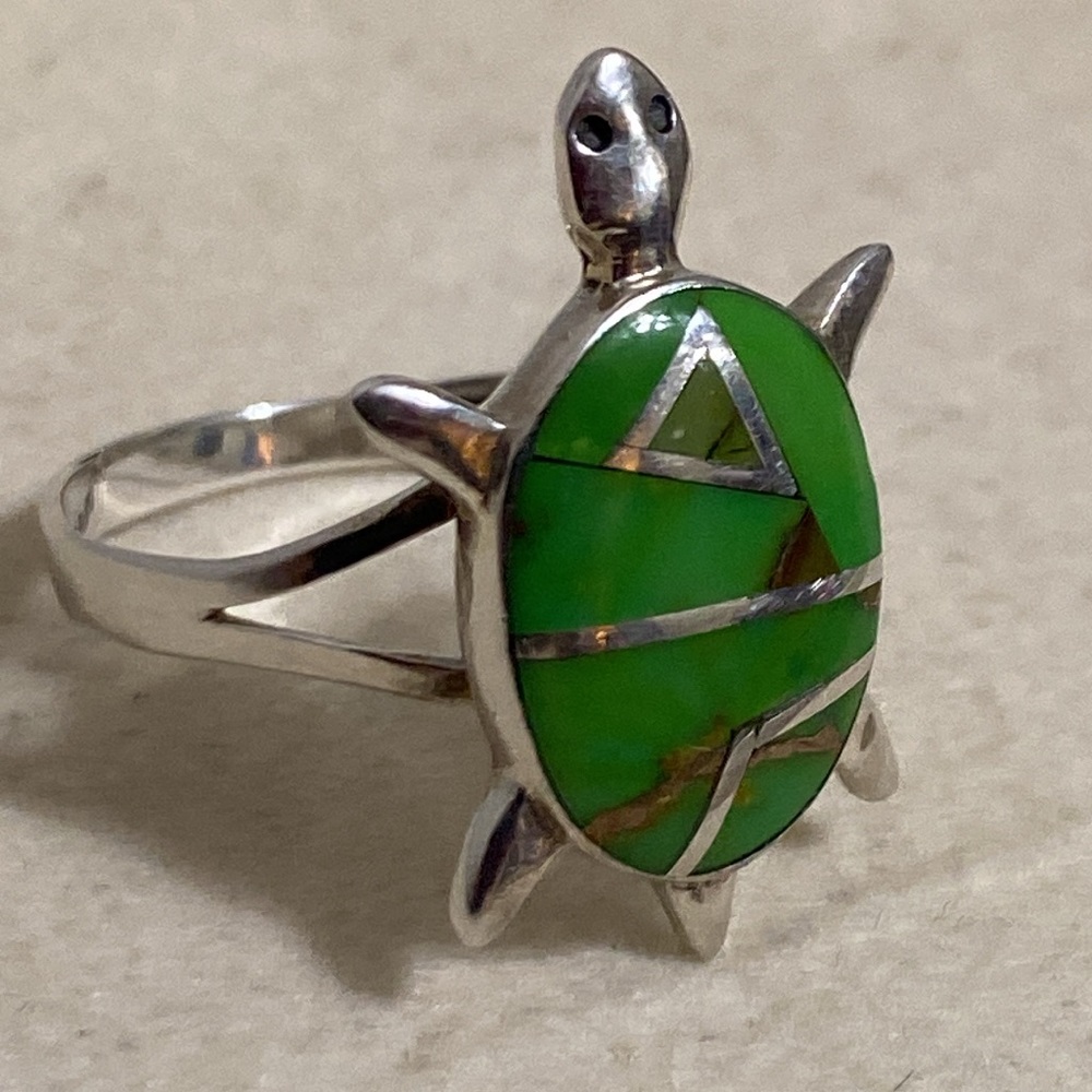 *SOLD*Vintage Navajo Sterling Silver Turtle Inlay Ring - Picture 3 of 12